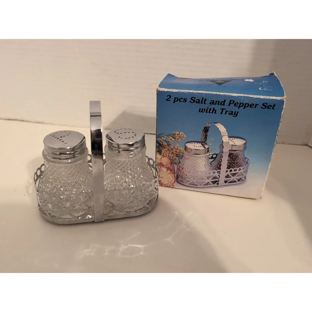 VTG‎ DIAMOND CUT GLASS MINI SALT AND PEPPER SHAKERS WITH HOLDER TRAY EUC